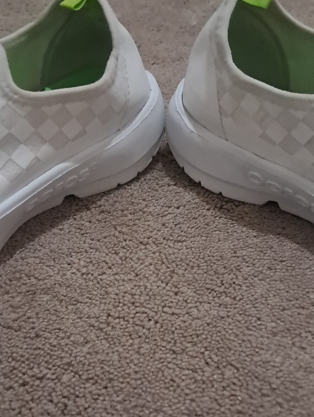 OOFOS White Checkered Slip-On Athletic Shoes with Green Insole - Picture 4 of 4